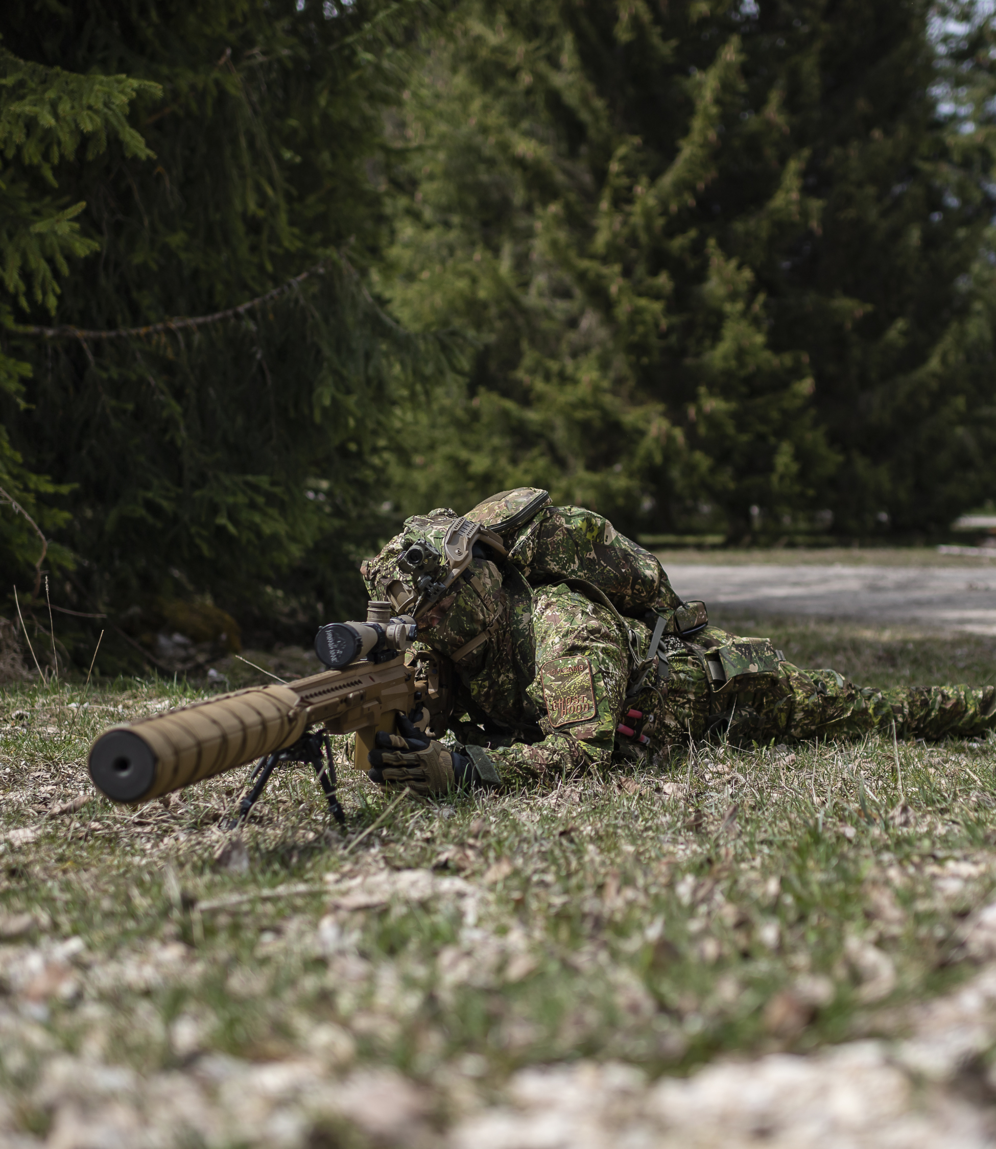 Scharfschütze mit Accuracy International AX ELR50 – Hochpräzises Scharfschützengewehr für extreme Reichweiten, ideal für professionelle Schützen, Behörden und militärische Anwendungen