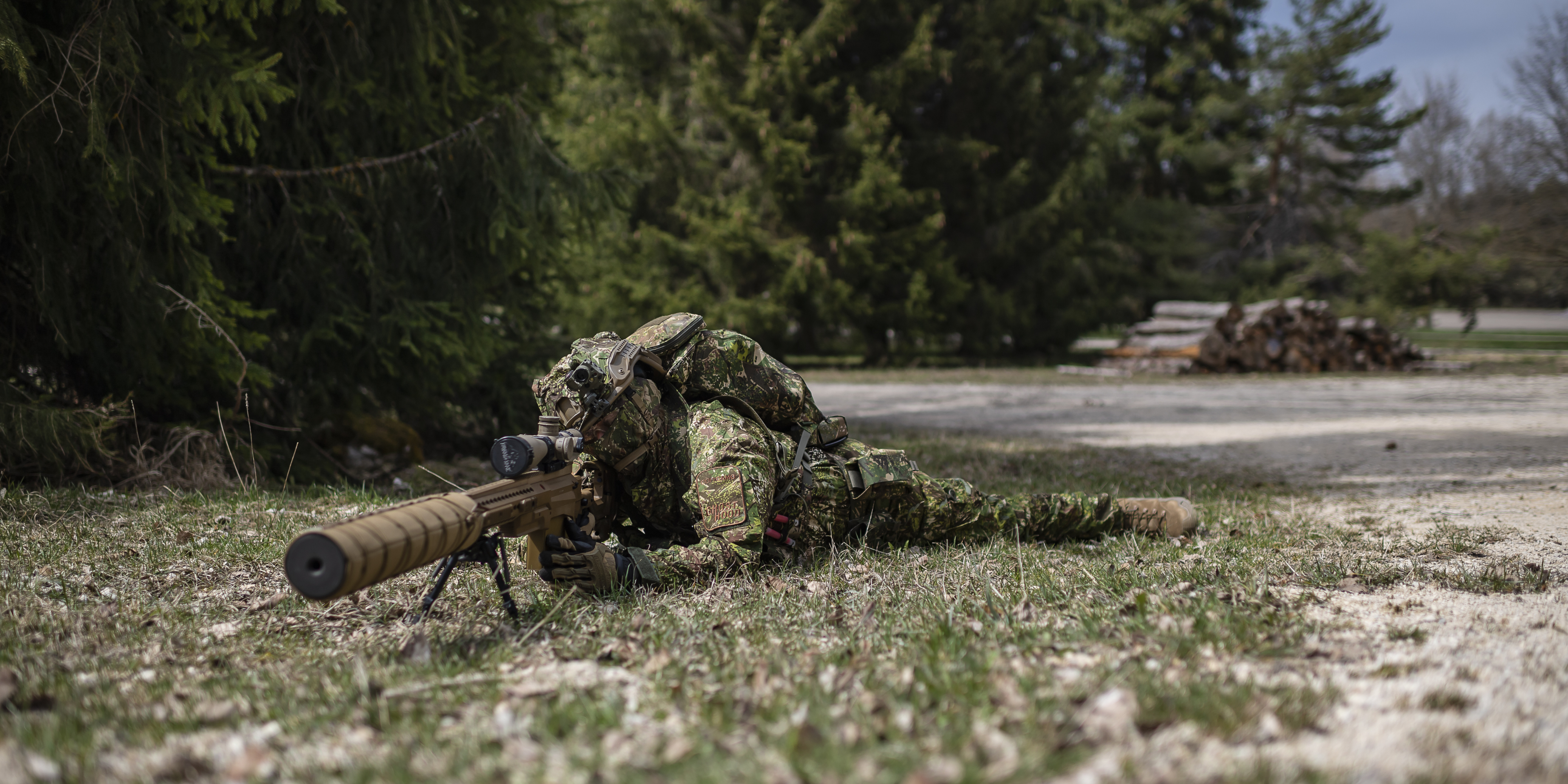 Scharfschütze mit Accuracy International AX ELR50 – Hochpräzises Scharfschützengewehr für extreme Reichweiten, ideal für professionelle Schützen, Behörden und militärische Anwendungen