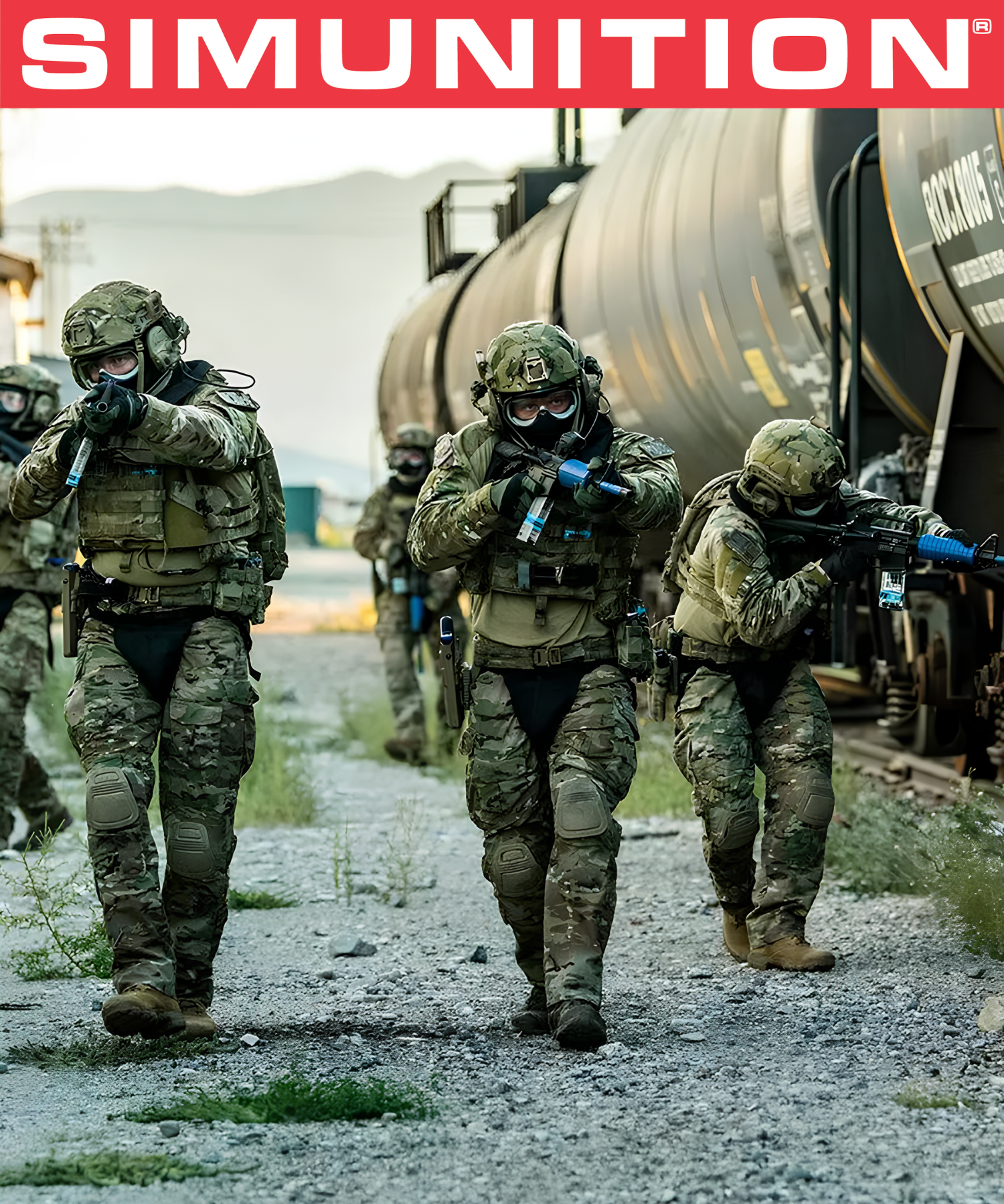 Soldaten mit Simunition-Waffen – Unsere exklusiven, herstellerzertifizierten Simunition-Trainingseinheiten bieten praxisorientierte Ausbildung mit modernster Ausrüstung. Durch praxisnahe Szenarien wird die Einsatzfähigkeit von Bundeswehr und Strafverfolgungsbehörden auf ein neues Niveau gehoben